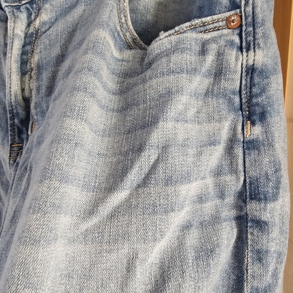 American Eagle Relaxed Fit Shorts - Picture 2 of 6